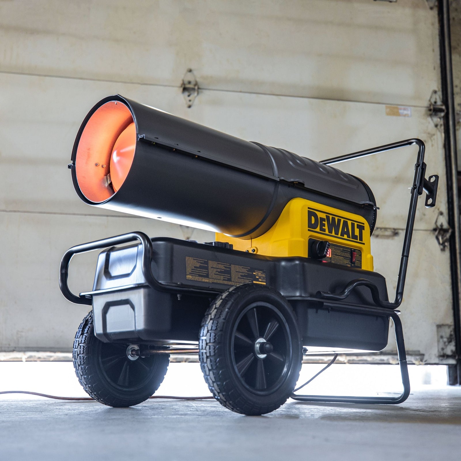 140K BTU Forced Air Kerosene Heater V6H7 - product image 2
